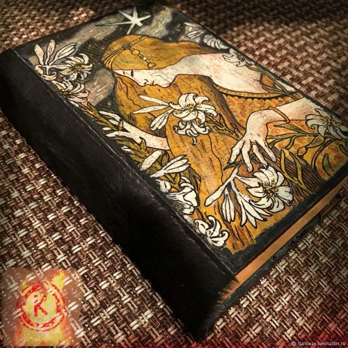 Книга Верховная Жрица